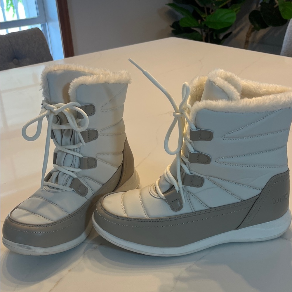 Totes Women Winter Boots 6 1/2